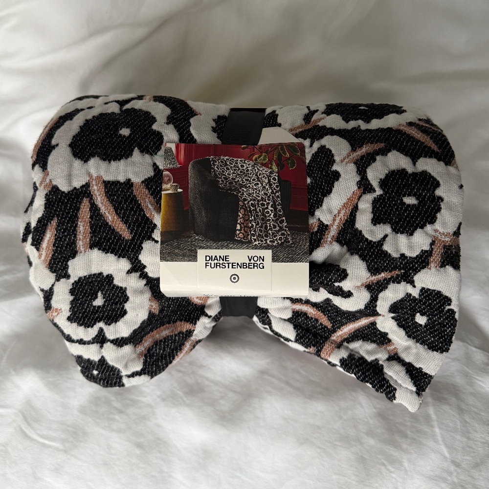 SOLD NWT DVF x Target throw blanket 50”x60” Poppy